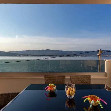 Luxury Aria, Traù