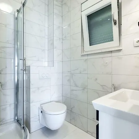 Luxury Aria, Traù