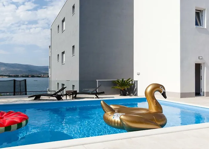 Luxury Aria, Traù
