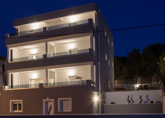 Luxury Aria, * Traù